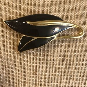 Trifari leaf vintage brooch